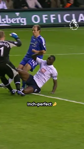 Is this tackle from Ledley King on Arjen Robben the best in the #PremierLeague? 👀