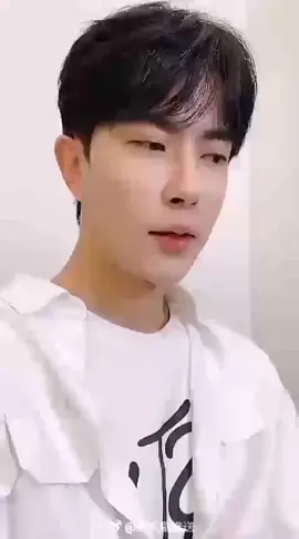 Ảnh nhắc mọi người nhớ ngủ sớm đừng thức khuya ngày mai sẽ thức dậy không nổi,, lời nhắn nhủ quá dễ thương #Vumonglung #yumenglong于朦胧 #Vumonglung #adiđàphật #Lung 
