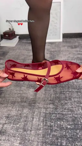 These Angola red slipon ballet flats are so obsessed #viralshoes #trendyshoes #womenshoes #loafershoes #sliponshoes #flatshoes #flats #fallshoes #fallfashion #walkingshoes #comfyshoes #tiktokmademebuyit #tiktokshopblackfriday #tiktokshopcybermonday 