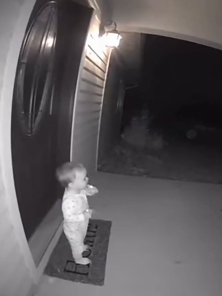 “CCTV Captured an Alien Giving a Flower to a Baby 🌙” A mysterious and heartwarming moment caught on real CCTV. In the middle of a quiet night, an alien approached a human baby — not with harm, but with kindness. The glowing flower it left behind still shines... maybe as a sign of peace.초현실적인 밤, 외계인이 아기에게 건넨 건 두려움이 아닌 따뜻함이었다. 현실과 상상이 교차하는 감정적인 순간을 포착하다. #AIvideo #CCTVfootage #AlienEncounter #EmotionalScene #ShortFilm #CinematicAI #AIart #SurrealMoment #ViralAI #MysteriousNight #Sora2 #SciFiShort #FilmLook #AIgenerated #EmotionalStory #외계인 #감성영상 #단편영화