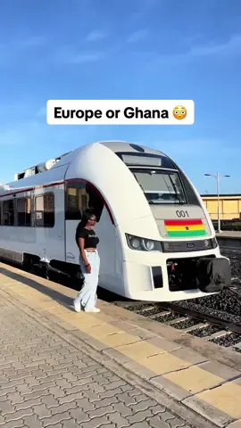 I felt like I was in Europe for real 😅😍🇬🇭 #ghanatiktok🇬🇭 #tematrain #ghanatrain #newtrainvideo #temaharbour 