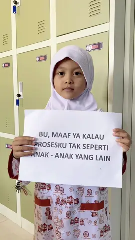 Melihat tumbuh kembang Si Kecil, Bunda pasti tahu bahwa perjalanan setiap anak itu unik, ya? Mereka punya ritme sendiri, alur yang berbeda, dan tidak untuk dibandingkan dengan siapa pun. Dan percayalah, ini adalah keindahan yang harus kita hargai. ✨ Namun, dibalik keunikan itu, ada satu kekuatan tak tergantikan yang selalu menjadi booster terhebat mereka: sentuhan dan dorongan tulus dari Bunda. adalah semangat, adalah alasan mereka berani melangkah maju dan terus tumbuh menjadi pribadi yang hebat. Kami di SD Hafizh Quran memahami betul hal ini. Kami hadir bukan hanya sebagai sekolah, tapi sebagai mitra terpercaya Bunda. Kami siap menemani setiap fase pertumbuhan buah hati, memastikan mereka tidak hanya cerdas, tetapi juga berakhlak mulia. Dengan metode terbaik dan cara paling menyenangkan untuk anak, kami akan membersamai Si Kecil dalam menemukan potensi terbaiknya, tanpa tekanan, penuh cinta, dan selalu dalam bimbingan nilai-nilai Qur'ani. Yuk, jadikan SD Hafizh Quran teman hebat pertumbuhan anak Bunda! Daftar sekarang! #sdquran #sdislam #sekolahquran #sdfavorit 