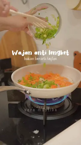 Replying to @Chafsoh punya dua2nya dan aku lebih suka ini #wajanantilengket #wajankeramik #frypan #redchef #dapurestetik 