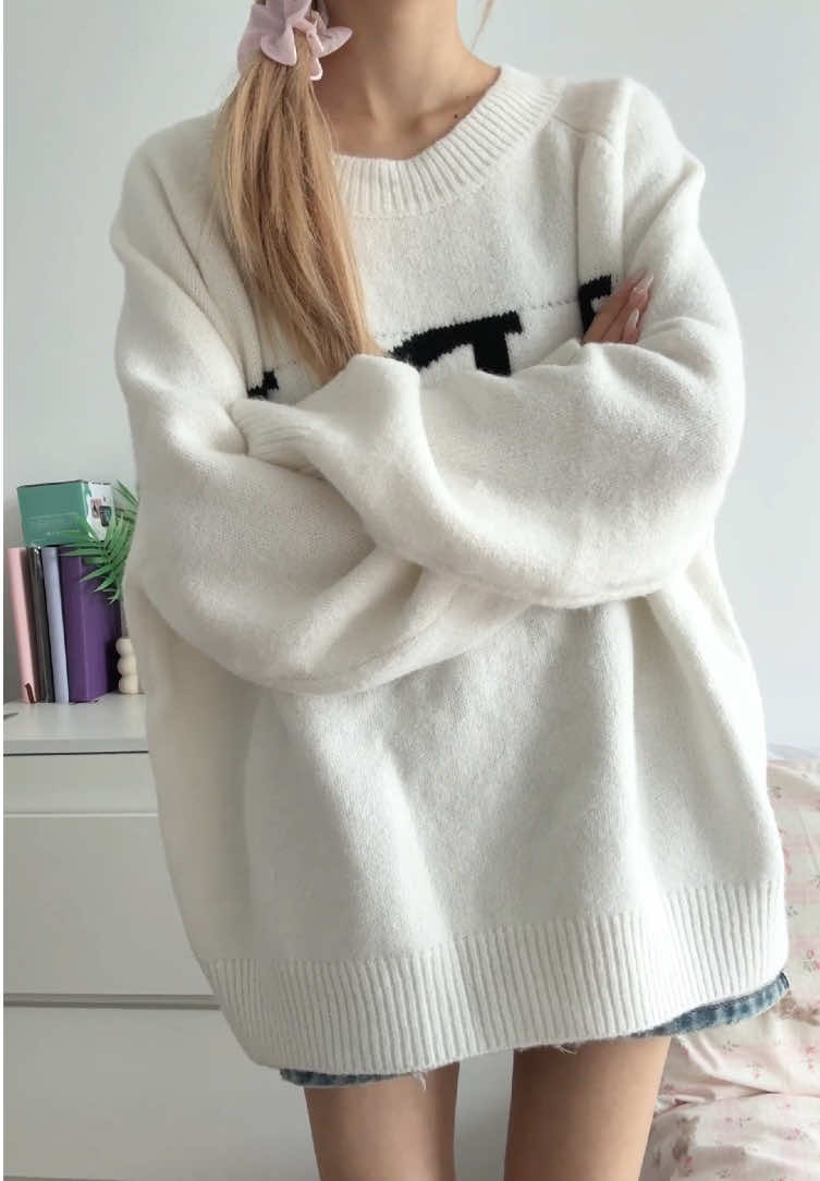 Today’s OOTD 🥰obsessed with this sweater!!#sweater #OOTD #spotlight #tiktokmademebuyit #dealdrops 