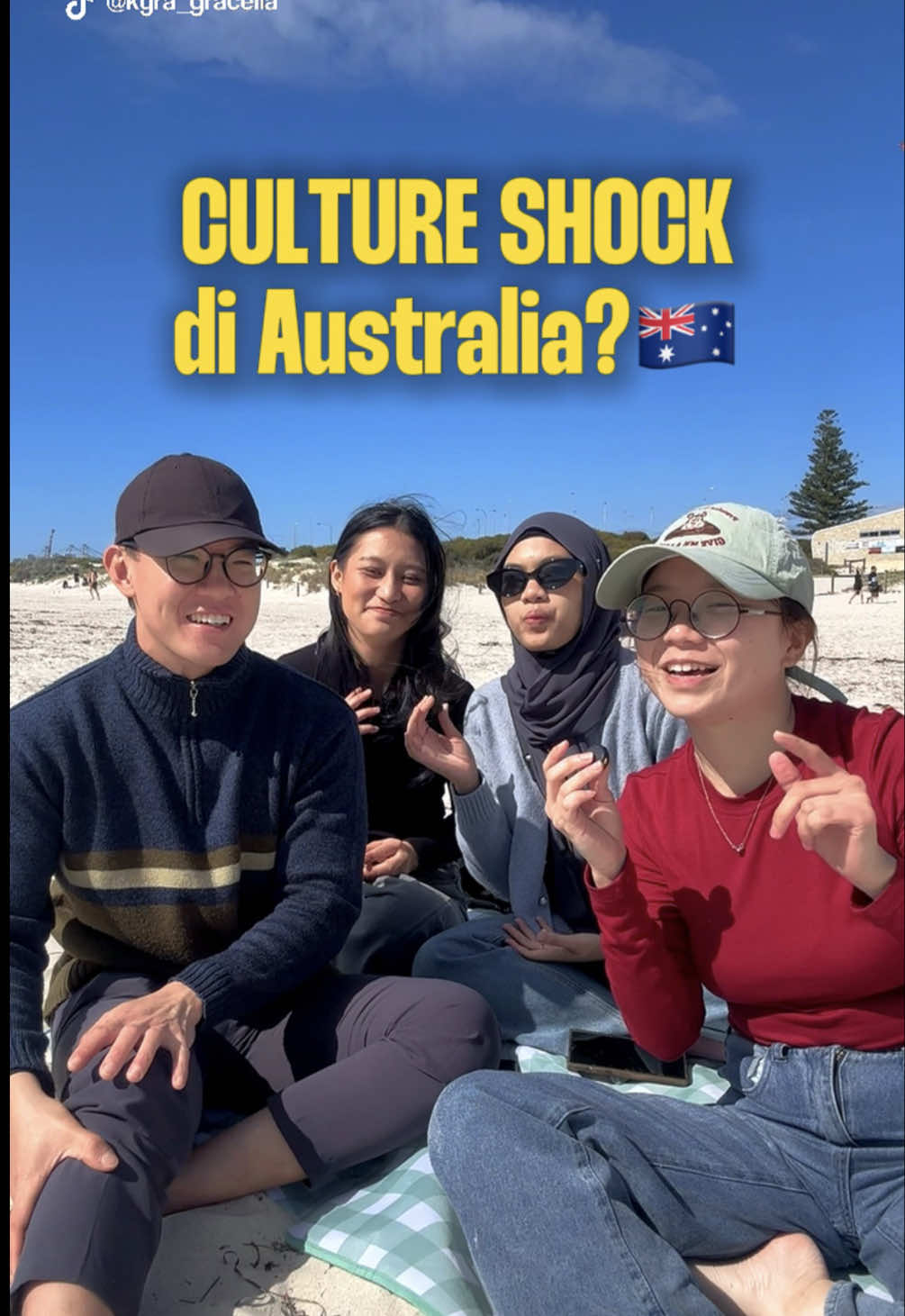 Lanjut part 2 gak nihhh? 😂 Namanya beda budaya, wajar banget mengalami culture shock pas pindah ke Australia! Bahkan setelah hampir 3 tahun tinggal di sini, gue pribadi aja masih suka nemu culture shock baru🤣 Yang paling penting, kita saling menghargai budaya dan menyesuaikan diri asal nilainya positif! Kalau kamu pernah ngalamin culture shock juga, komen yaaa🫶🏻 #DiasporaIndonesia #whvaustralia #studentvisatoaustralia #tinggaldiluarnegeri #kerjadiaustralia 