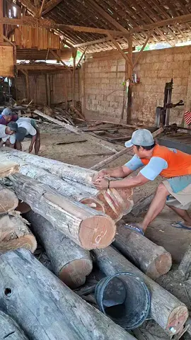 proses pengrajian bahan pintu solid bosku. #arsitektur #pintujatiperhutani #jatiperhutaniblora #fypシ゚viral🖤tiktok #fyppppppppppppppppppppppp 