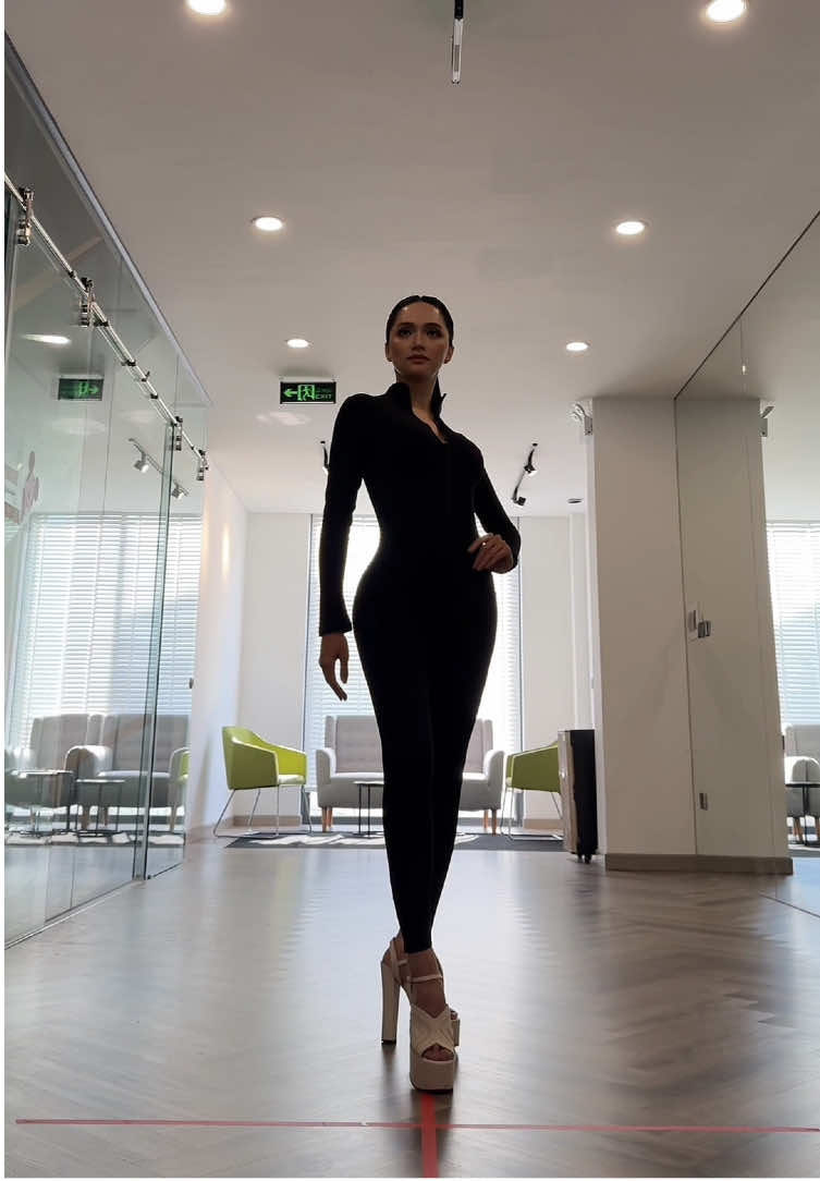 Khoảnh khắc Miss Universe Vietnam 2025 - Hoa hậu Hương Giang tích cực tập luyện trong buổi trau dồi catwalk #huonggiang #lukkade #missuniversevn 