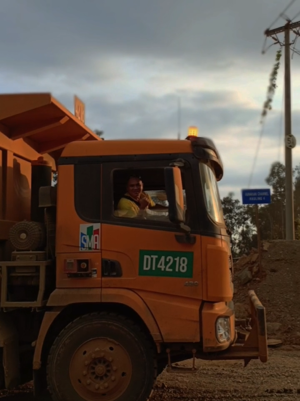 SMA dengan penunggang dan kudanya 🔥🔥 #ptsamuderamuliaabadi #haulingtofu #smaluarbiasa #wedabaynikel🇲🇨🎌 #fyp 