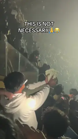 A Guy did a money spread while Ken Carson performed Money Spread at the Antagonist Tour 😭🙏 #playboicarti #antagonist #antagonisttour #kencarson #moneyspread 