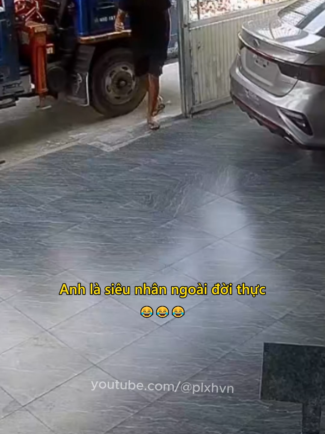 Anh là siêu nhân ngoài đời thực 😂 #giaothong #mayman #antoangiaothong #haihuoc #vuive #plxhvn #phapluatxahoi