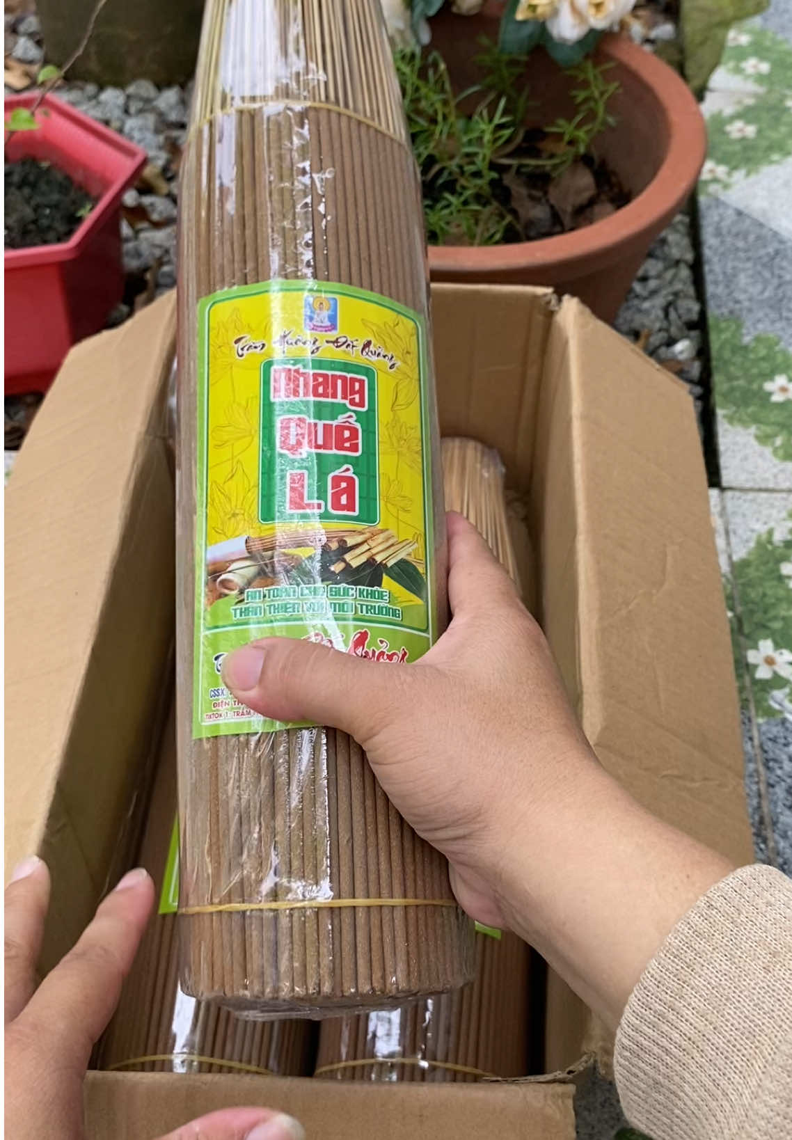 Gần Tết rồi nhu cầu sử dụng nhang nhiều, cả nhà mua combo 3 bó này cho tiết kiệm nha #nhangquela #tramhuongdatquang #nutram #xuhuong #tiemnhatho 