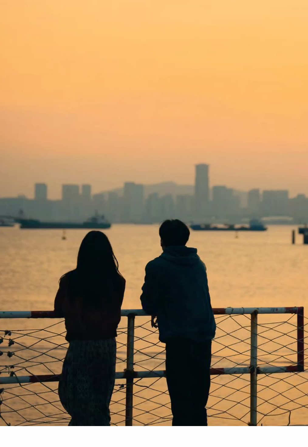 Một bản tình ca mùa Thu với 1 chiếc lover trend  - ý nghĩa của chiếc trend này rất lớn đối với tụi mình “sự đồng hành” là thứ thiêng liêng nhất để gắn kết tình yêu lứa đôi 💞 - cùng lưu lại khoảnh khắc đẹp này với tụi mình nhé #coupletrend #oneday #góchaiđứa #simplelove #CapCut 