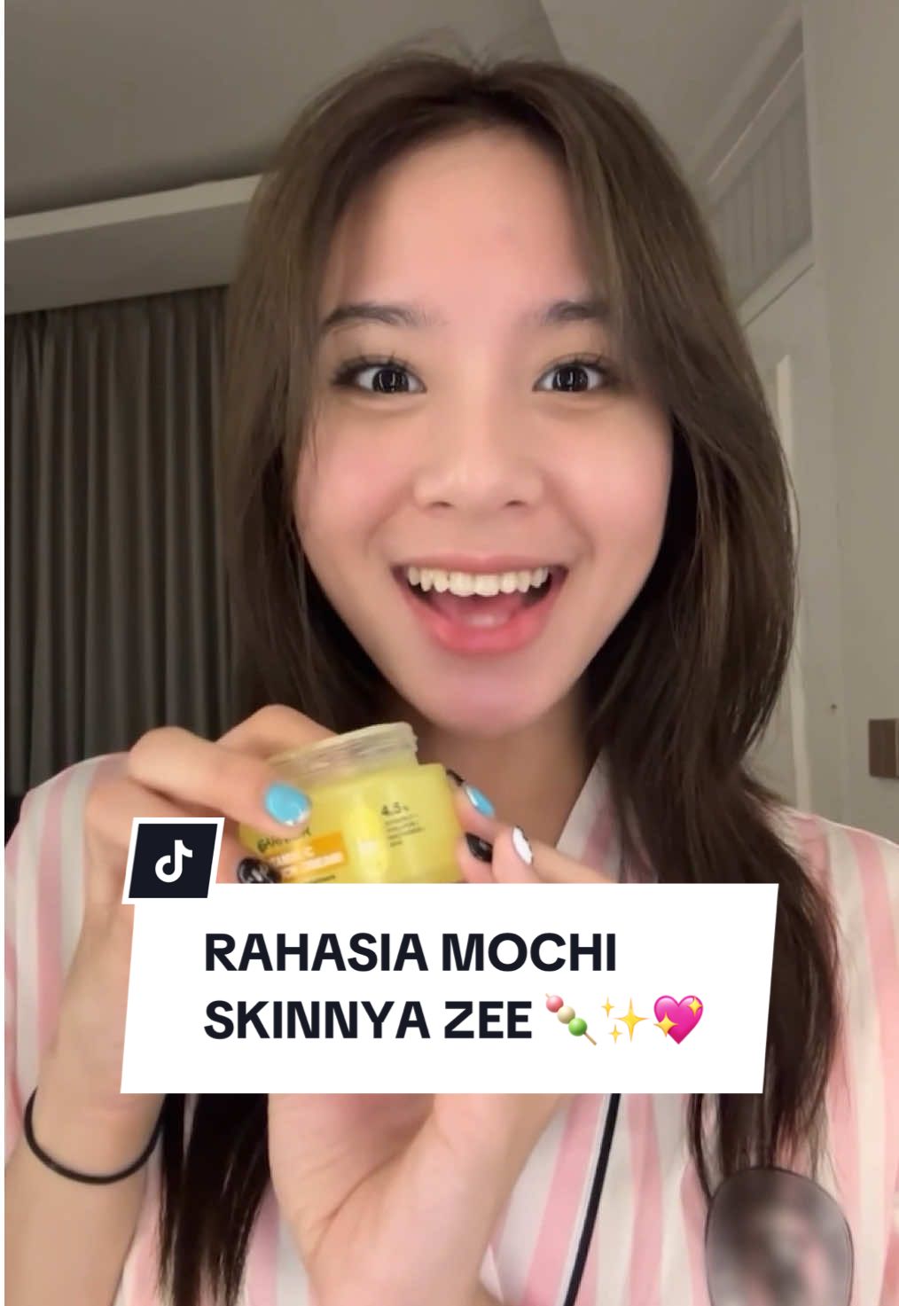 Mau kulit secerah dan sekenyal mochi kaya Zee? 💖 Cobain Garnier Dry Touch Cream! Dengan mochi texture yang lembut dan ringan di kulit langsung lembap, gak lengket, dan kenyal kayak mochi 🍡 #GarnierIndonesia #GarnierDryTouchCream #SekenyalMochi #Skin 