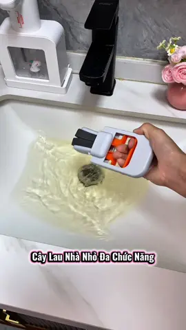 Đây là lần đầu tiên tôi sử dụng cây lau nhà mini thay vì giẻ lau mà không cần phải làm ướt tay khi lau chùi, và nó cũng không làm bẩn tay bạn. Nhỏ gọn, linh hoạt và rất tiện lợi khi sử dụng. Khi bị bẩn, chỉ cần rửa sạch bằng nước sạch! #caylaunhamini #thietthuc #tienich #giadungnhatam #jizonguyen 