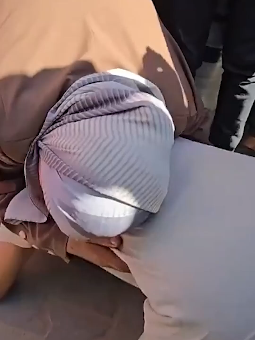 Gözyaşları bu kez hüzünden değil,  özlemin bitişinden akıyor. Gazze’de özgürlüğe kavuşan esirler,  ailelerinin kollarında yeniden hayat buluyor.