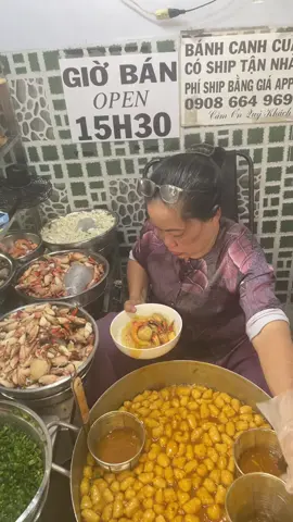 Bánh canh hẻm 360 phạm văn chí miễn phí tra đá giữ xe khăn lạnh
