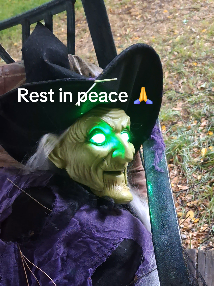 Rest in peace girl... #halloween #decoration #accident #caughtoncamera 
