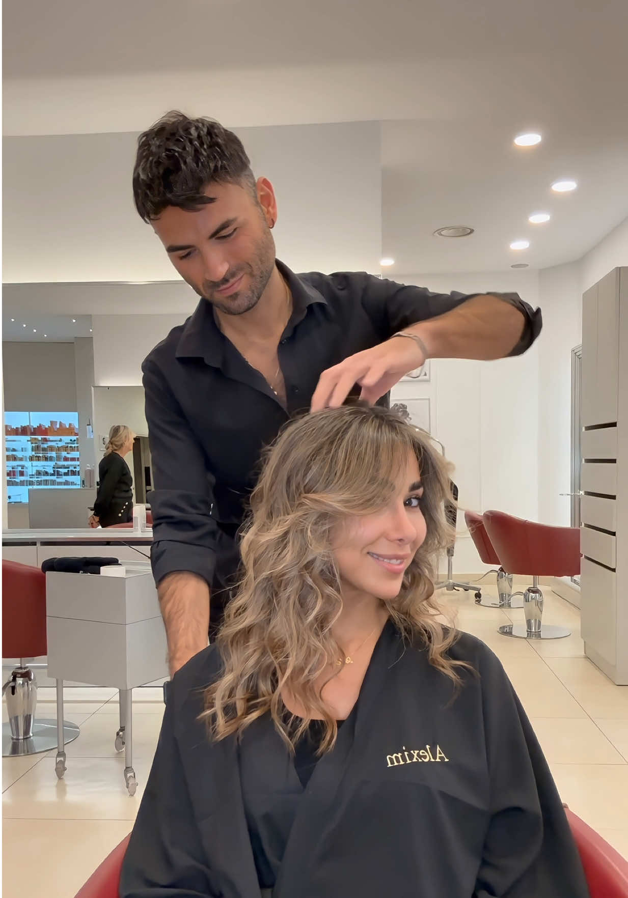🔝 L’eccellenza nei capelli non è un dettaglio, è una firma. Lasciati guidare da #alexim e vivi la tua esperienza luxury a Milano ✨ —> link in bio #parrucchiere #hairstyle #hair #hairdresser                