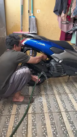 Klo ada kepala semprotan air kaya gini sih jadi rajin nyuci motor yakan #kepalasemprotan #kepalasemprotanair #semprotancucimotor #semprotanair 