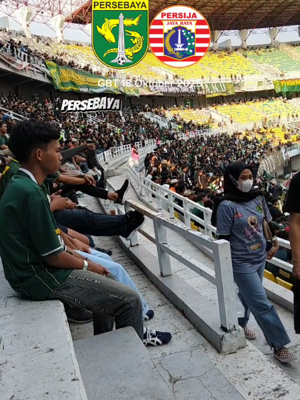 Persebaya vs Persija 💚🧡 18 Oktober 2025 di stadion GBT #persebayavspersija #persebayaday #persebayafans #persebayaselamanya #bonekmania 