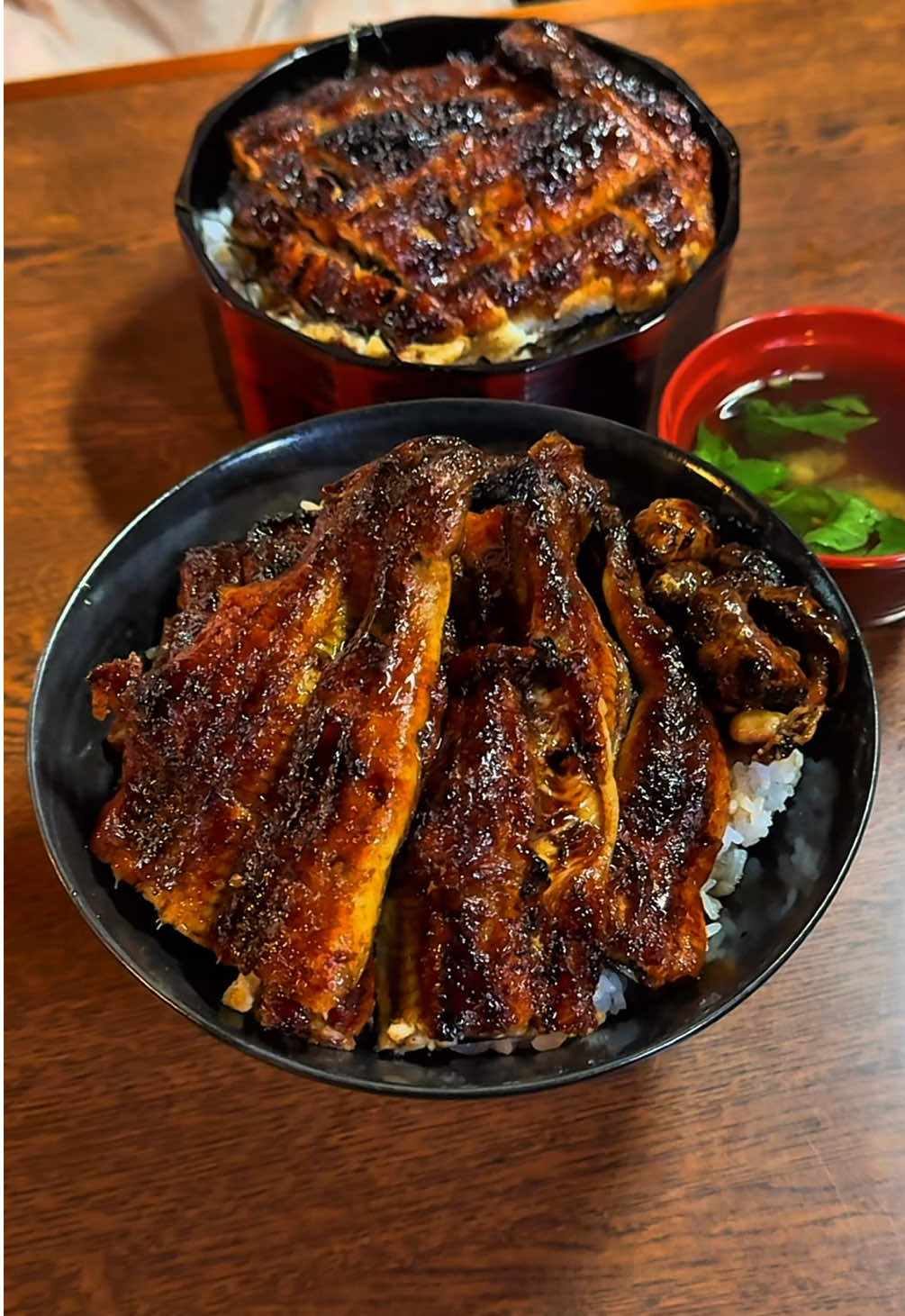 名古屋で1番肉厚の早朝から並んでも食べたい特上うな丼 ・店名 イチビキ ・住所 愛知県名古屋市中村区名駅南１丁目３−１６ ・営業時間 【月〜日】 11:30〜13:30 17:30〜19:30 ・定休日 月曜日 ・メニュー 特上丼　5500円 ・予約 予約可能 (ランチは整理券制) ・席 テーブル席、お座敷 ・駐車場 ありません。 ・電話番号 052-582-3811 #名古屋グルメ #japanesefood #tiktokfood 
