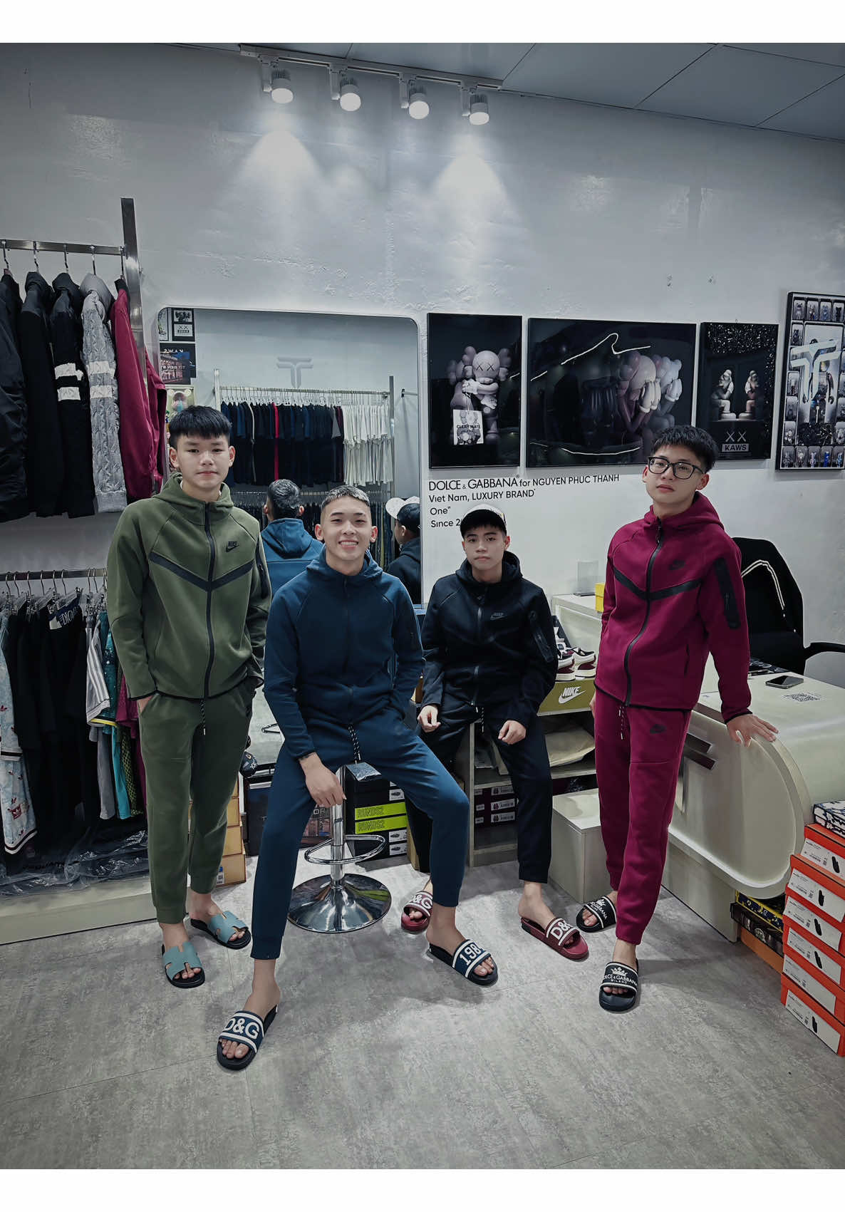 Tránh đường cho zai đẹp nhà nike tech đi qua 😝😝 #titdenstore #bodomuadong #niketech #8hchicago #xh #bothethaonam #viral 