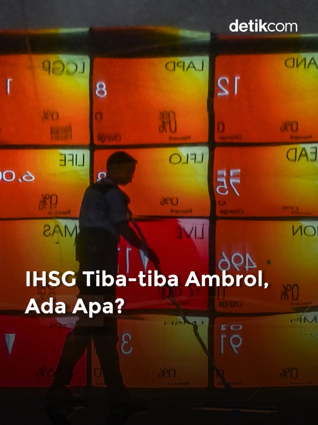 Indeks Harga Saham Gabungan (IHSG) tiba-tiba tenggelam di tengah sesi II perdagangan hari ini, Selasa (14/10/2025). IHSG bahkan sempat terjun berbebas ke level 7.900-an. Berdasarkan data perdagangan RTI Business, IHSG rontok bahkan menyentuh level terendah di posisi 7.974,03. Saat ini, IHSG kembali naik ke level 8.106,01 meski tetap tercatat melemah 1,57% pukul 14.21 WIB. IHSG sempat bergerak menguat pada pembukaan perdagangan di level 8.284,91. Kemudian tenggelam menjelang penutupan sesi I dan ambruk pada perdagangan sesi II. Volume perdagangan IHSG tercatat sebanyak 38 miliar dengan nilai transaksi sebesar Rp 24,12 triliun. Tercatat 587 saham melemah, 125 saham menguat, dan 89 lainnya stagnan. Baca artikel detikfinance, selengkapnya pada link di atas! Foto: Ilustrasi IHSG Creator: Prastiwi