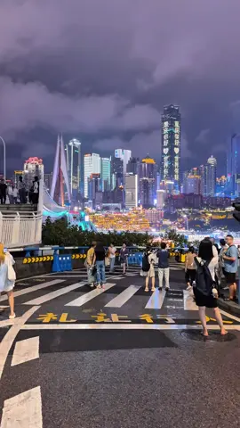 为了这个镜头特地去了趟重哈顿 #重庆 #重庆旅游攻略 #山城 #勒是雾都 #总要去趟重庆吧