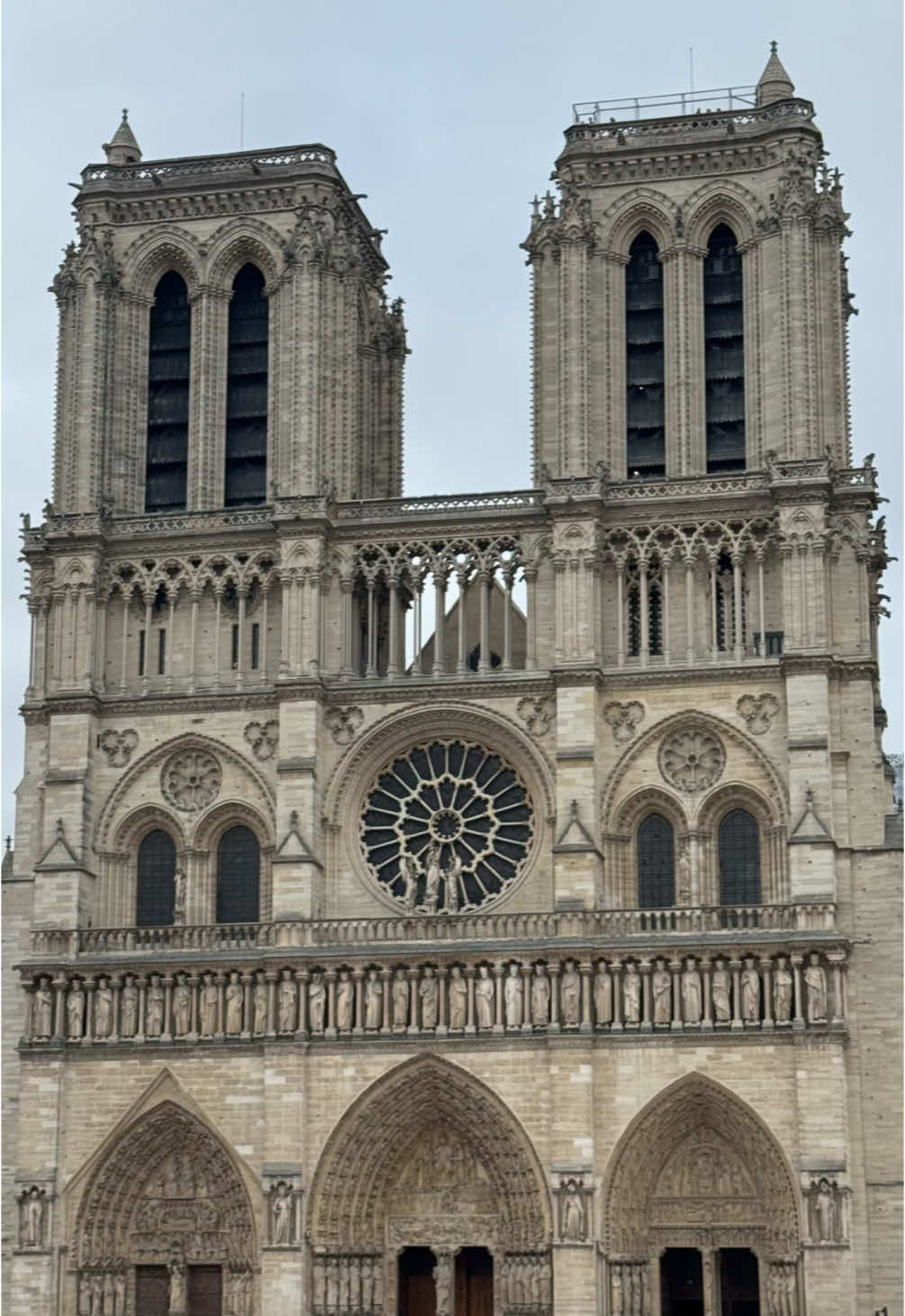 Our trip to Paris 😀 #paris#london#eurostar#trip#friends#St.Pancras#garedunord#trainvibes 