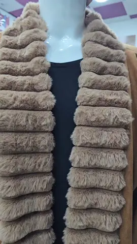 عباااية الفرو قطعتين 😍😍#اضنة #اليامشلي #عبايات_فخمة #عبايات_خليجية #نحترم_الجميع_ونختلف_عنهم 