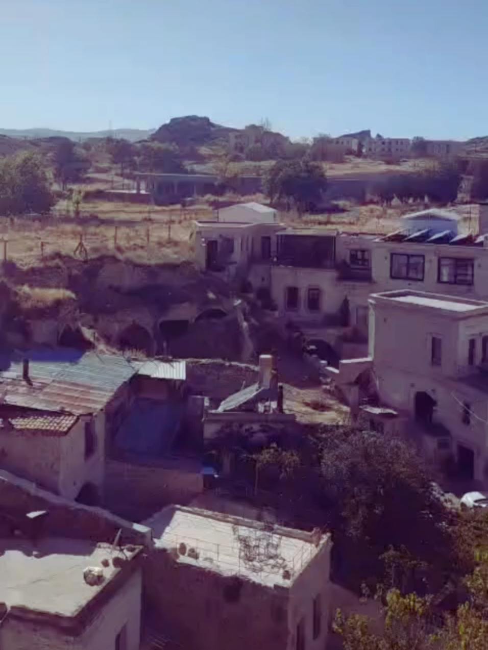 2025 Ekim Çocukluğumuzun geçtiği ve doğup büyüdüğüm Ürgüp Çimenli kayasından Dereler mahallemiz.. Video: Mehmet Şahin,den alıntı..