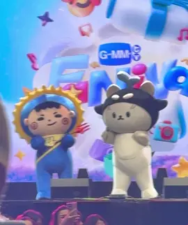 พอเพลงมา อ้วมมันโยนของเล่นในมือทิ้งเลยอะ #jummo #JuniorMark #gmmtvfanival 