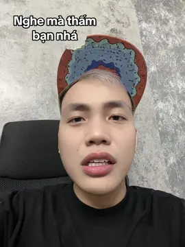 Giống giống đứa nào. 