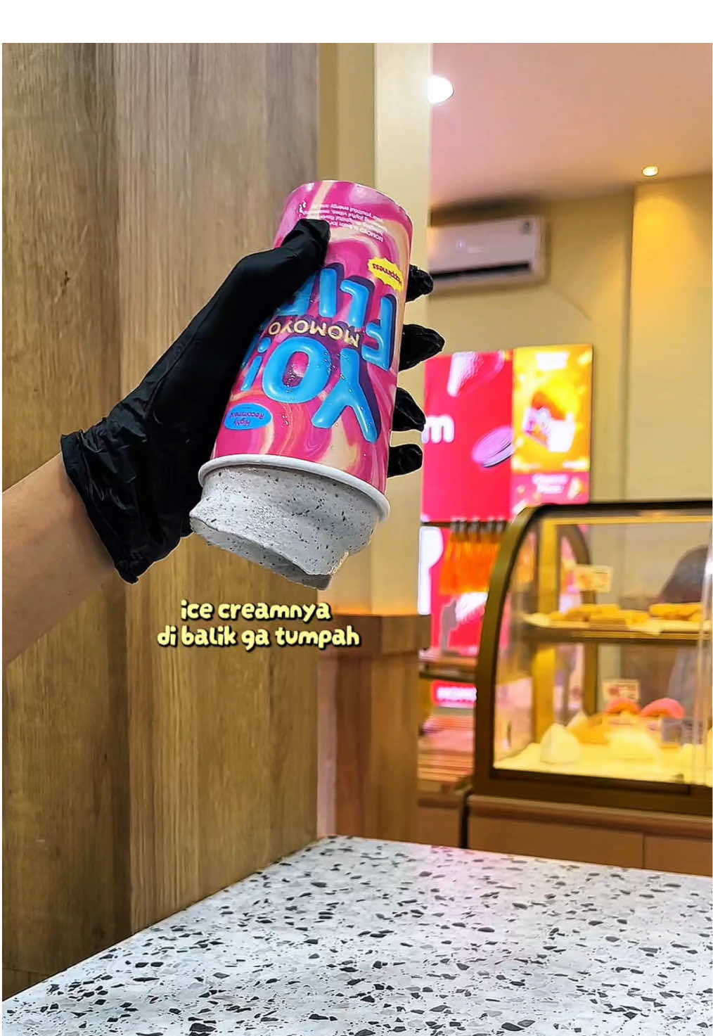 menu baru momoyo niiii unik banget kok bisa ya ice creamnya dibalik gak tumpah  #Momoyoyoflip #NEXyoflip  #YOFLIPChallenge #FlipGoodMood #NEXxMomoyo 