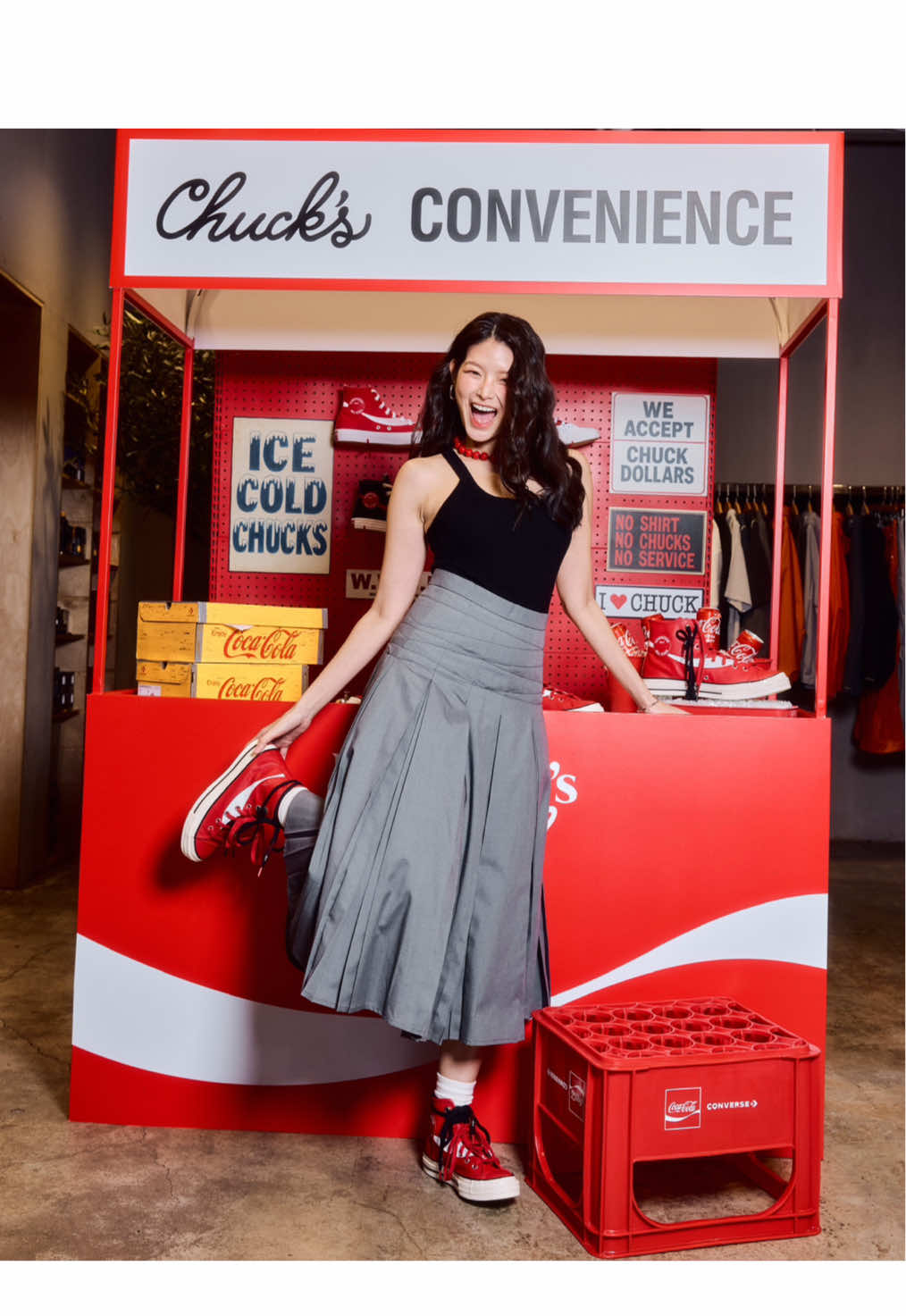 The iconic Chuck gets a refreshing twist with the Converse x Coca-Cola 📍 วางจำหน่ายก่อนเฉพาะรุ่น Converse x Coca-Cola Chuck 70 Leather Hi Red วันที่ 10 ต.ค. ที่ร้าน Converse Flagship Store Siam Center, ร้าน Carnival และช่องทางออนไลน์ converse.co.th ส่วนรุ่น Chuck Taylor All Star ทั้ง 4 สี แดง ดำ ขาว เทา, เสื้อ และกระเป๋า จะวางจำหน่ายในช่วงเดือน พ.ย. #ConversexCocaCola #LoveChuck