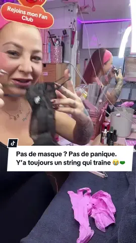 Mon aspirateur m’a lâchée en pleine prestation 😭 et j’avais pas encore reçu mes masques… Du coup, devinez avec quoi j’ai fini par me protéger ? 👀 Oui oui, un string jetable d’épilation 😭🩲 #TeamSystemD Les filles qui étaient là sur le live, dites-leur que j’invente rien 😭😭 Likez si vous avez déjà fait pire 🤣 Commentez votre meilleure galère beauté 😂 Et surtout, enregistrez cette vidéo pour pas oublier : on peut tout remplacer… sauf un bon aspirateur 💀 #drole #poutoii #nail 