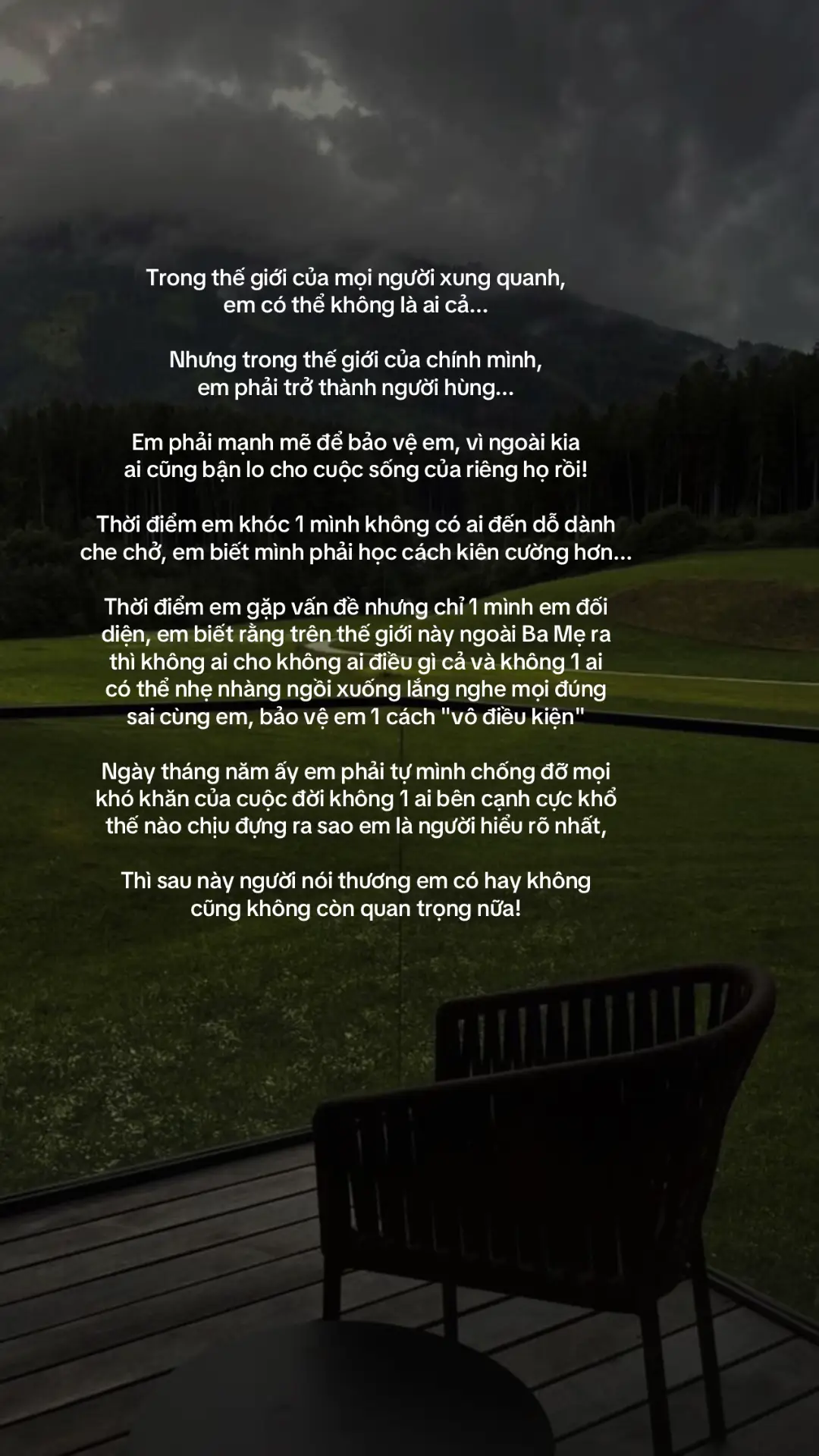Đối với người khác em có thể không là ai cả nhưng đối với mình em phải là người hùng
