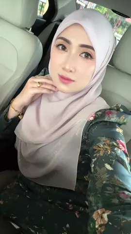 Niat asal nk ambik pic je tp tertekan butang record pulak hadoiii..🤦🏻‍♀️🤦🏻‍♀️😇 Benda dah record, up je lah , boleh tak gitu😂🤣🤣🤣 #mama #bahagiaitusederhana #alhamdulillah❤️ #seadanyaaku 