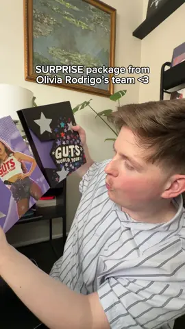 can’t believe I’m in the book bye😚 shoutout olivia rodrigo my close and personal friend for sending this to me. most of my friends can’t remember my address but somehow she did!! see u when you’re back in australia luv ya x @UMusic Australia #oliviarodrigo #unboxing #gutsworldtour