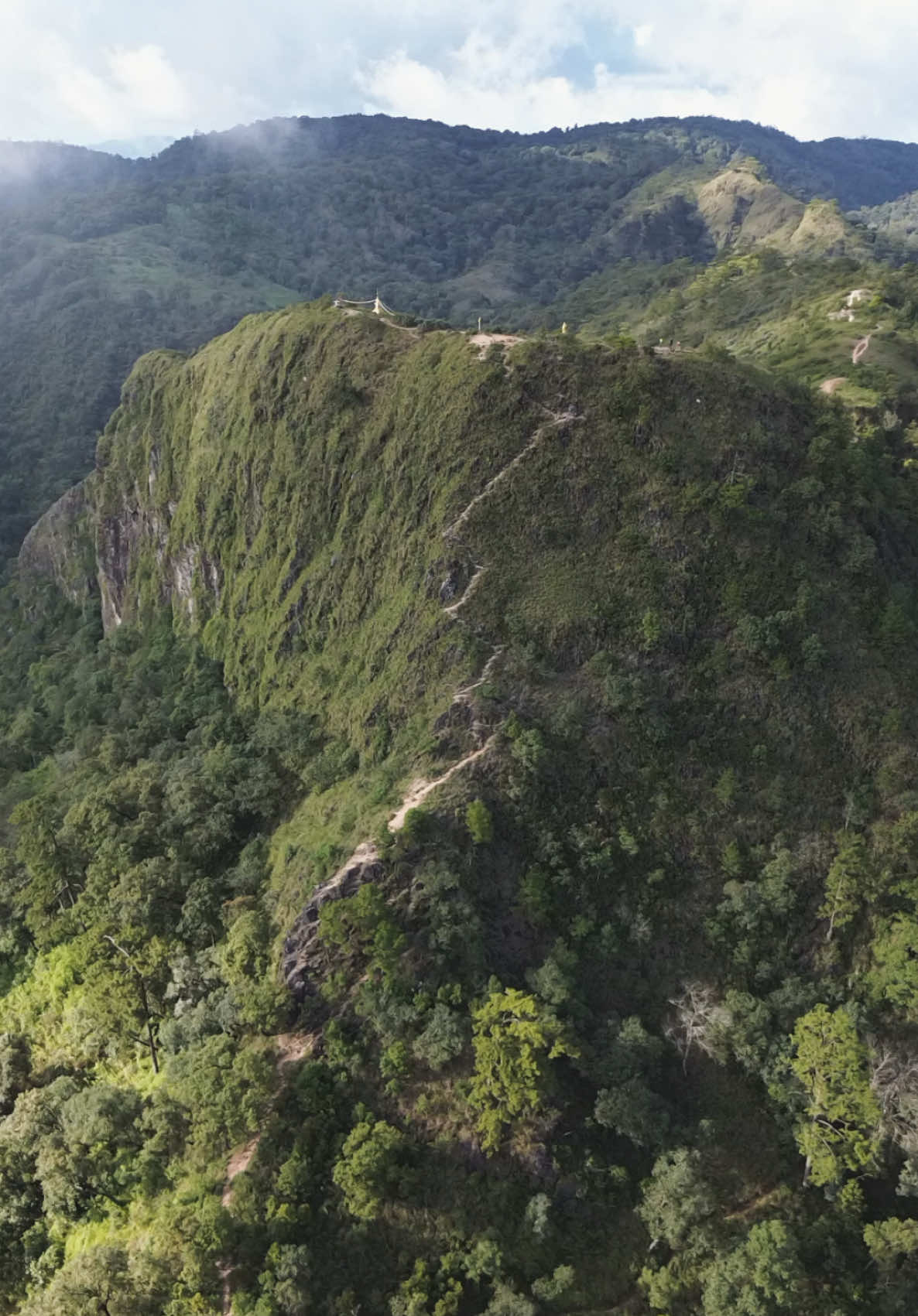 ⛰️☁️ลังกาน้อยร้อยรอบ ก็ยังคงสวยงามทุกฤดูกาล🌳🥰   #noonniga #เดินป่า #ดอยลังกาน้อย #ความสุขของฉัน #ธรรมชาติบําบัด 