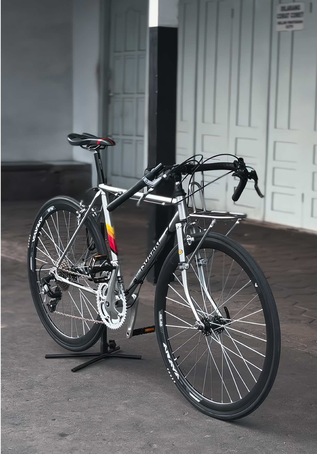 DEKI TSUBAKI 700C😈 Full Restoration Order by Mr. S*** Jogja 📲Informasi dan pemesanan via WA 082232748285  📍Jalan Letkol Subadri No.74 Sleman • #demam26 #tokosepedajogja #raihanbikeshop #raihanbikeshopjogja #commuterbike    