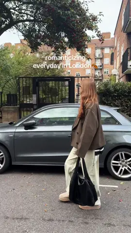 #londonvibes #cityaesthetic #londondiaries #streetstyleinspo #london 