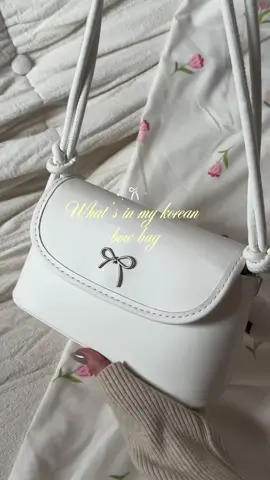 Replying to @elaaaacayabyab🎀 this bowknot bag is really giving that clean girl vibes 🎀✨💟 #squarebag #bowknotbag #womensbag #cutebowbag #slingbag 