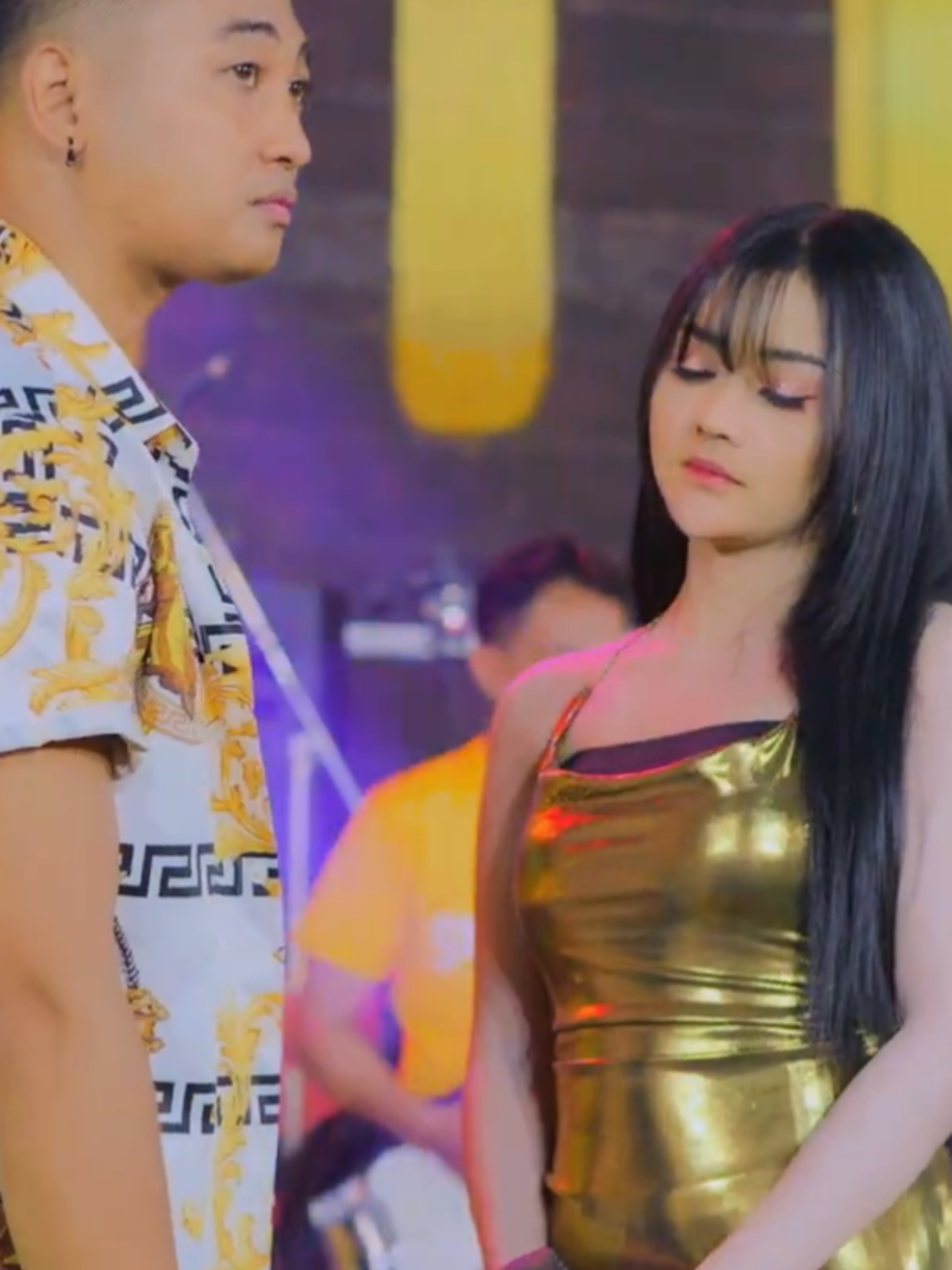 Ku hanya insan biasa berkorban demi cinta // #maafkanlah #irwankrisdiyanto #tiaraamora #simpatikmusic 