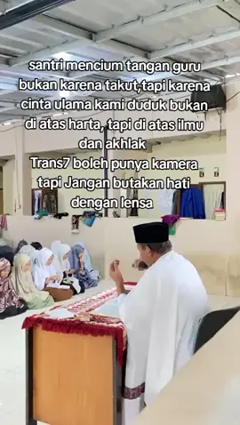Terlepas dari tragedi yang terjadi tolong jangan hina pesantren dan para kiyai kami terlalu perih dan sakit bagi kami para santri mendengar cacian dan makian yang bahkan tidak bisa kami hindari  Menjadi bagian dari santri adalah anugrah yang tidak bisa di rasakan oleh dunia luar,sama seperti Khidmah dan barokah yang tidak bisa dilihat oleh mata manusia namun bisa dirasakan nikmat nya#masukberandafyp #santripondok #dukungsantri #santriindonesia 