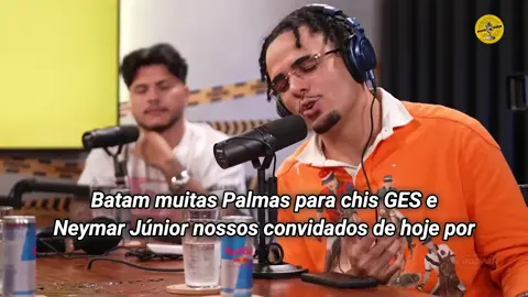 # 1 Driblando os Desafios: O Equilíbrio Entre o Campo e a sala de aula e o Santos Fc