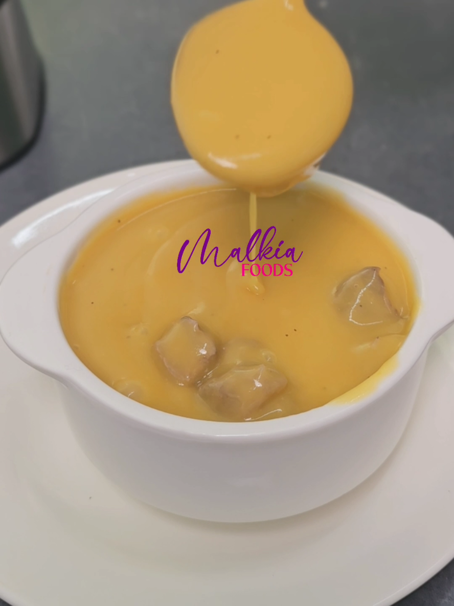 Hayaaaa! My za Malkia njoooni niwaringishie 🙈🙈🙈 Na si mlisema mko na mimi bampa to bampa? @royal_kitchentz  au nifate ya pili? 🙊 Basi, unaweza pata hii pale @royal_kitchentz  my wangu. #Malkia #MalkiaFoods