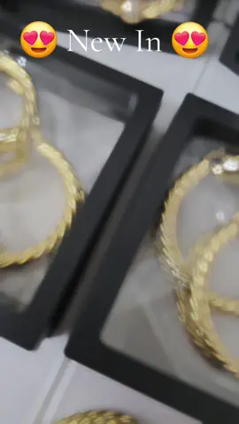 😍 New In! 😍 The Jodie Hoop ✨️  Our Best Ever Real Look! In these all time Classic Hoop Earrings. Available in 70mm Large & 80mm XL. 🔥 If you Know You Know 🔥 🤑 ON PROMOTIONAL OFFER NOW! BE QUICK 🤑 #getthelook  #chunkygoldhoops  #realgoldlookjewellery  #earringslovers  #biggoldhoops 