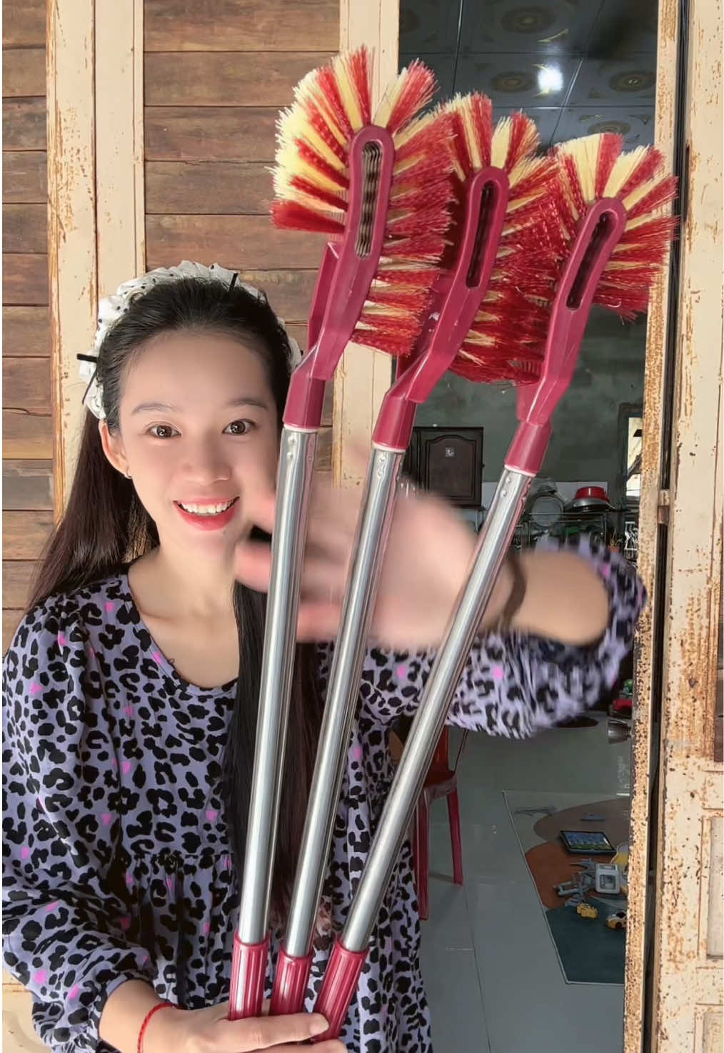 🚿 Nhà vệ sinh sạch thơm, sáng bóng chỉ sau vài phút – nhờ bộ chổi “thần thánh” này nè! #choicovesinh #caychatoilet #chanhavesinh #giadung 