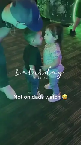 Dad protects his daughter's safety#funnyvideos #kids #dadlove #usa🇺🇸 #funny 